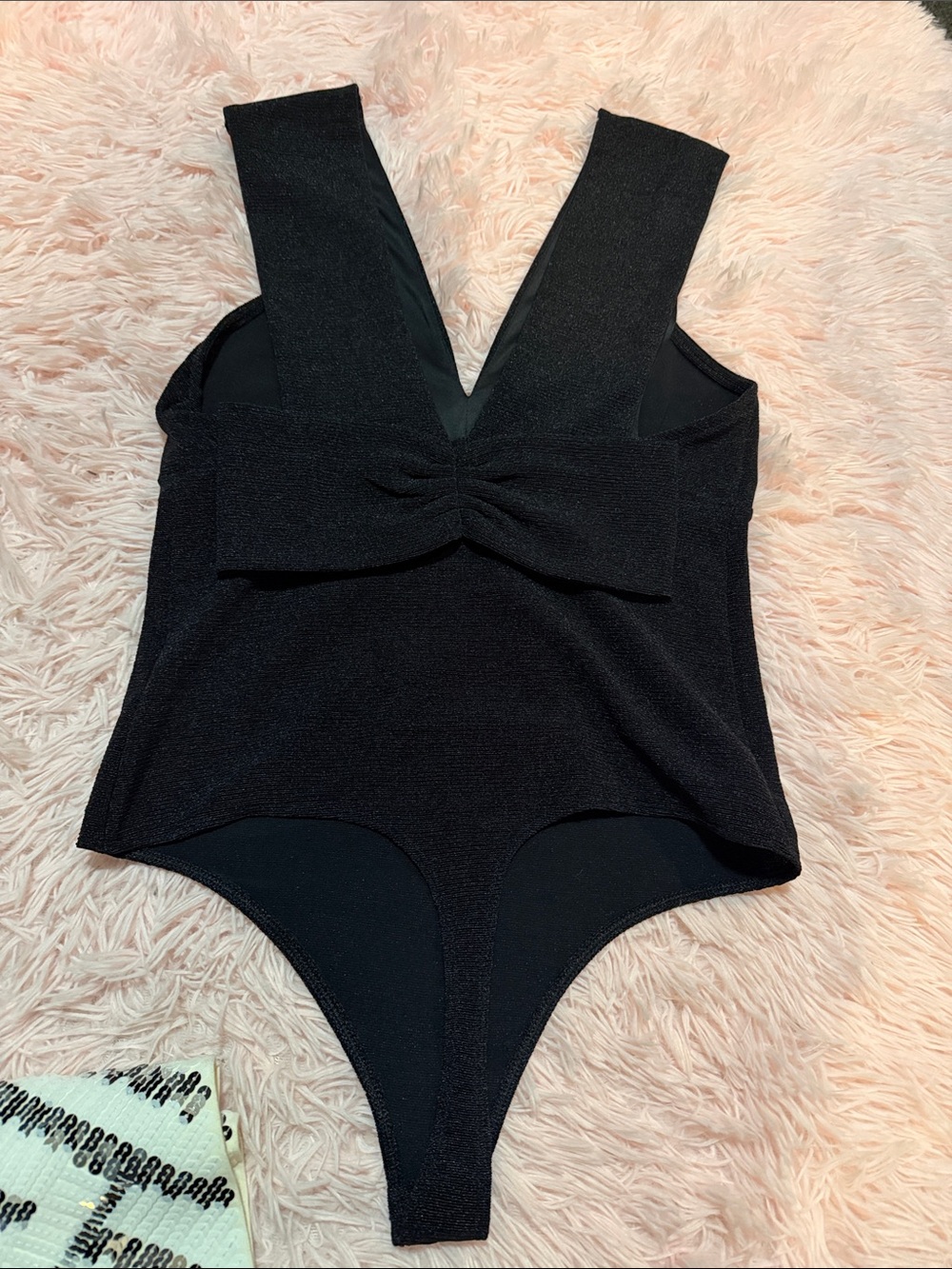 Black V-neck bodysuit with sequin skirt - Picture 3 of 6